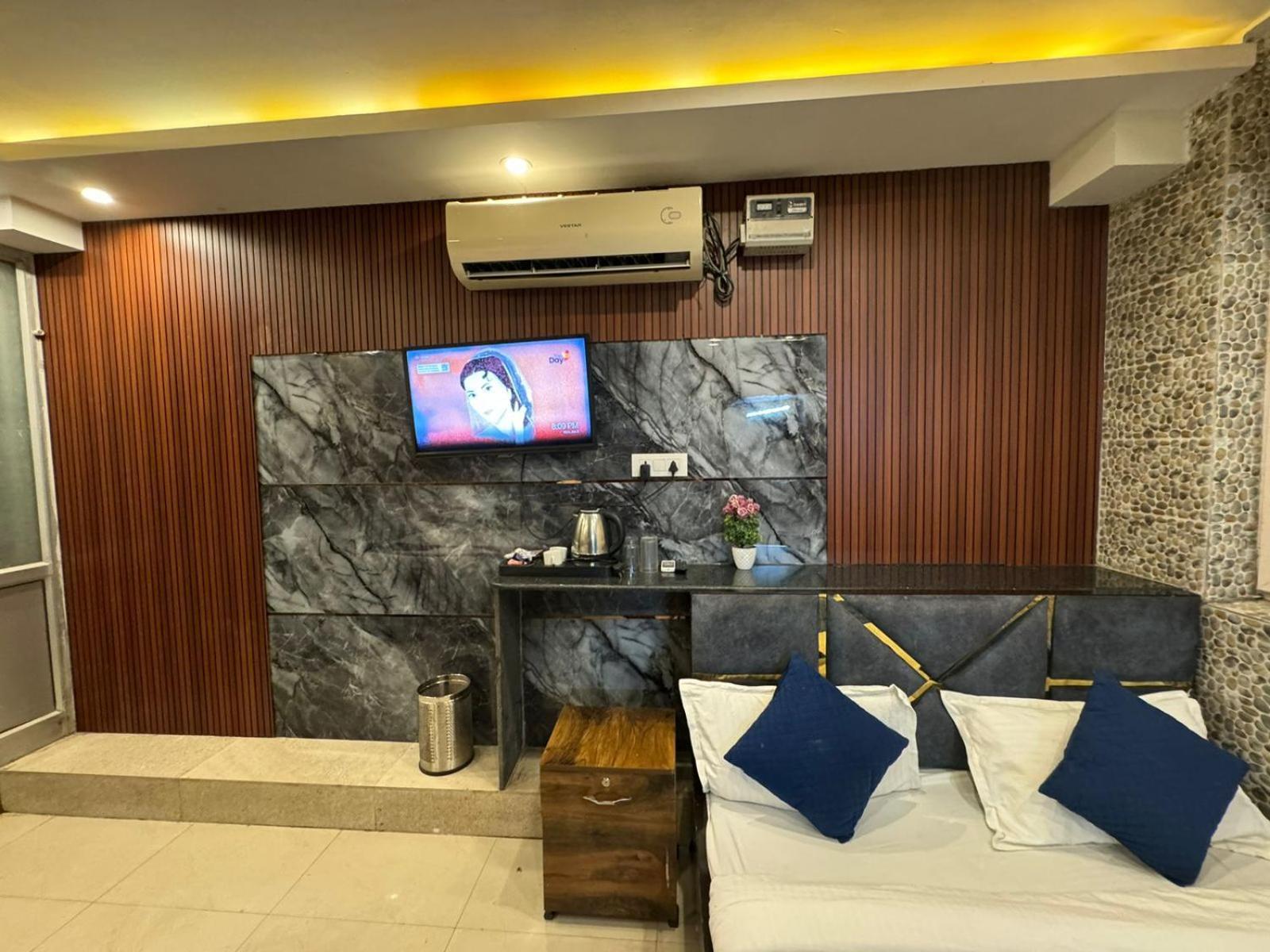 Hotel Dev Ganga Rishīkesh Екстериор снимка
